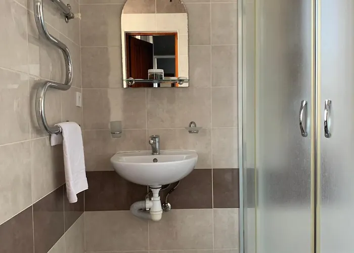 Yurus אכסניה *